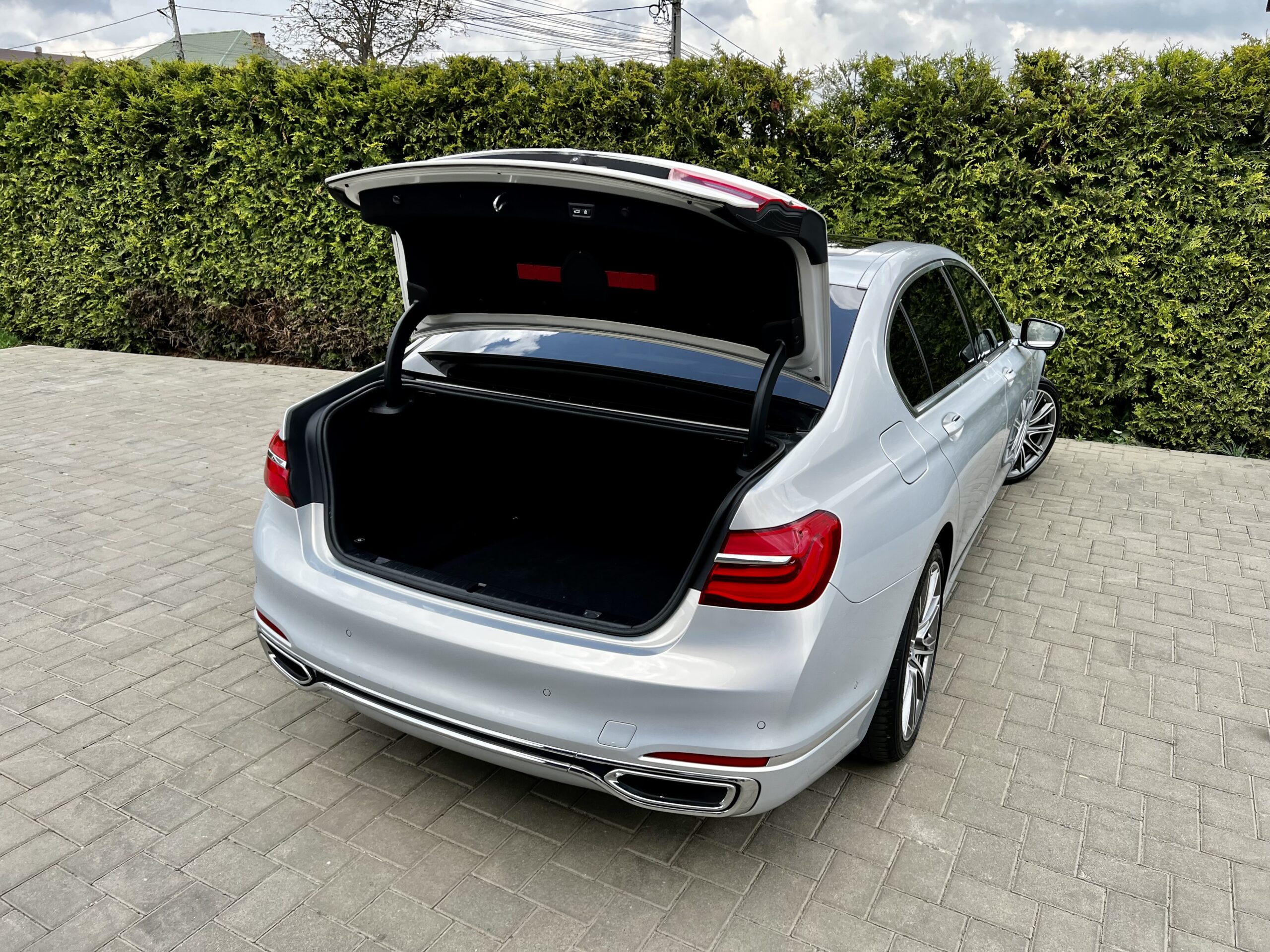 BMW Seria 740L xDrive  Individual