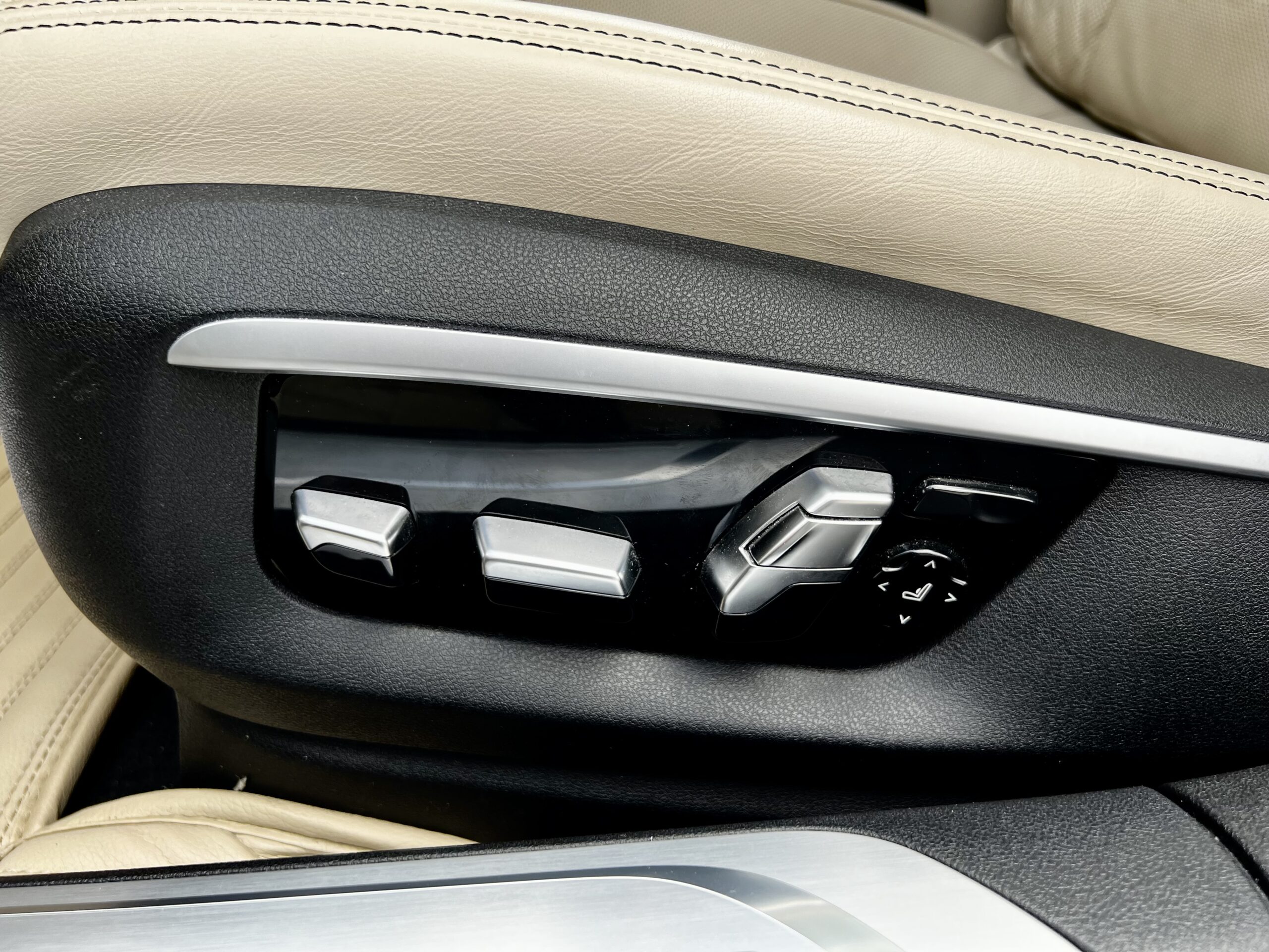 BMW Seria 740L xDrive  Individual