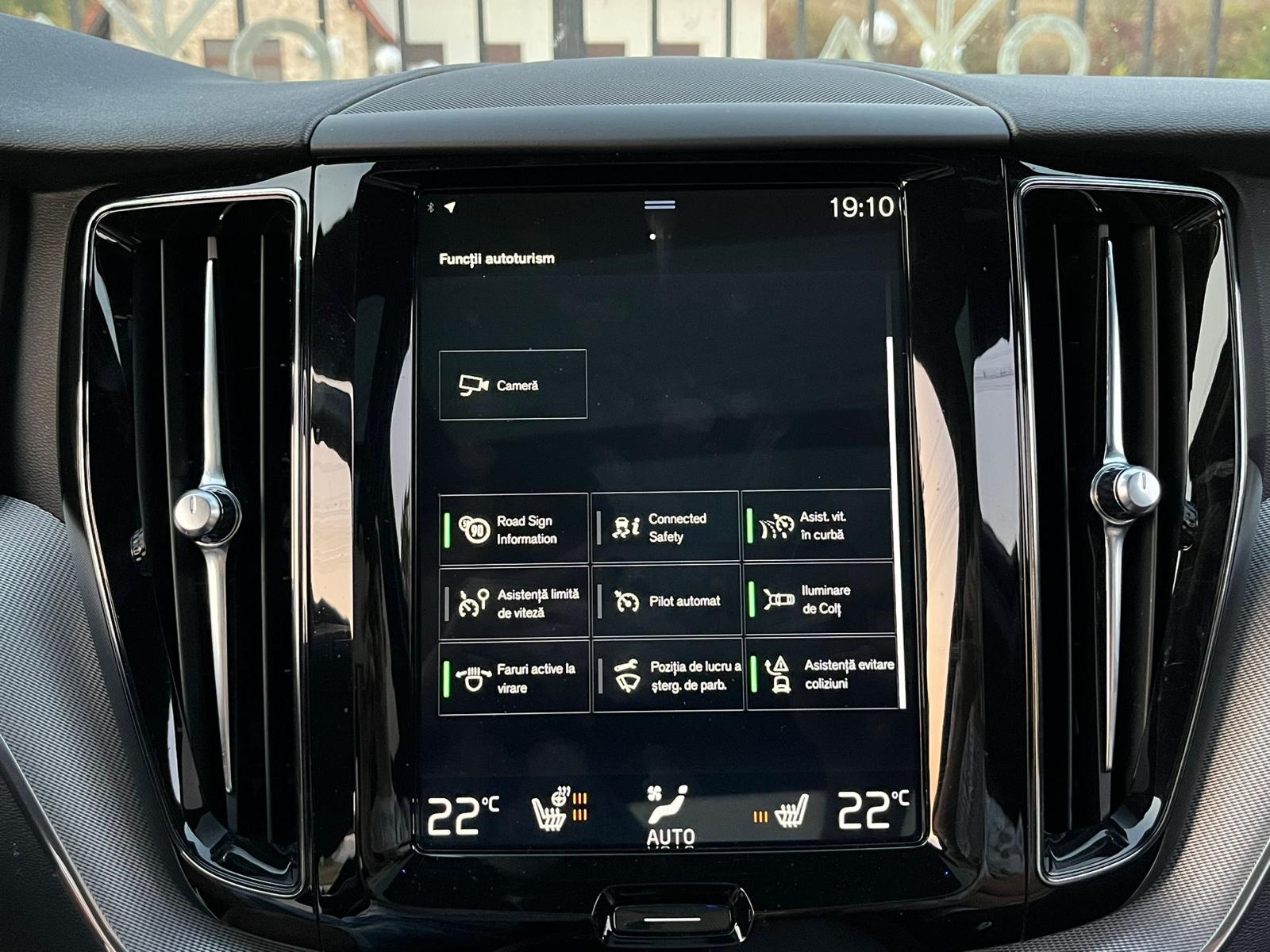 VOLVO XC 60 B4 R- Design AWD 197 Cp Automata 10.06.2020