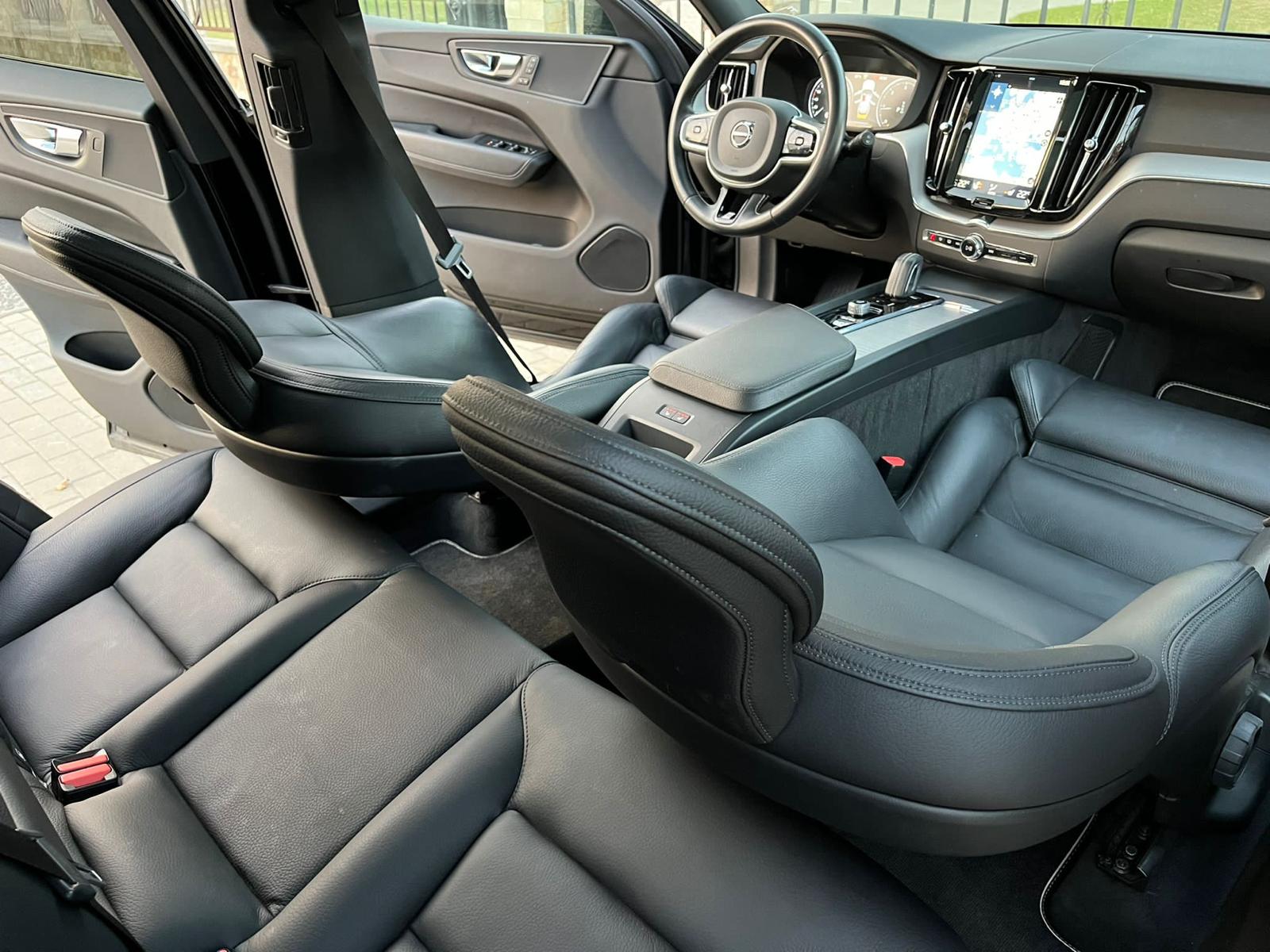 VOLVO XC 60 B4 R- Design AWD 197 Cp Automata 10.06.2020