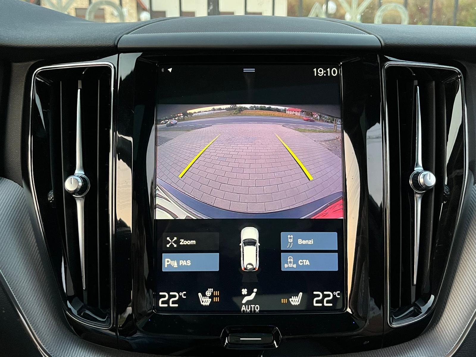 VOLVO XC 60 B4 R- Design AWD 197 Cp Automata 10.06.2020