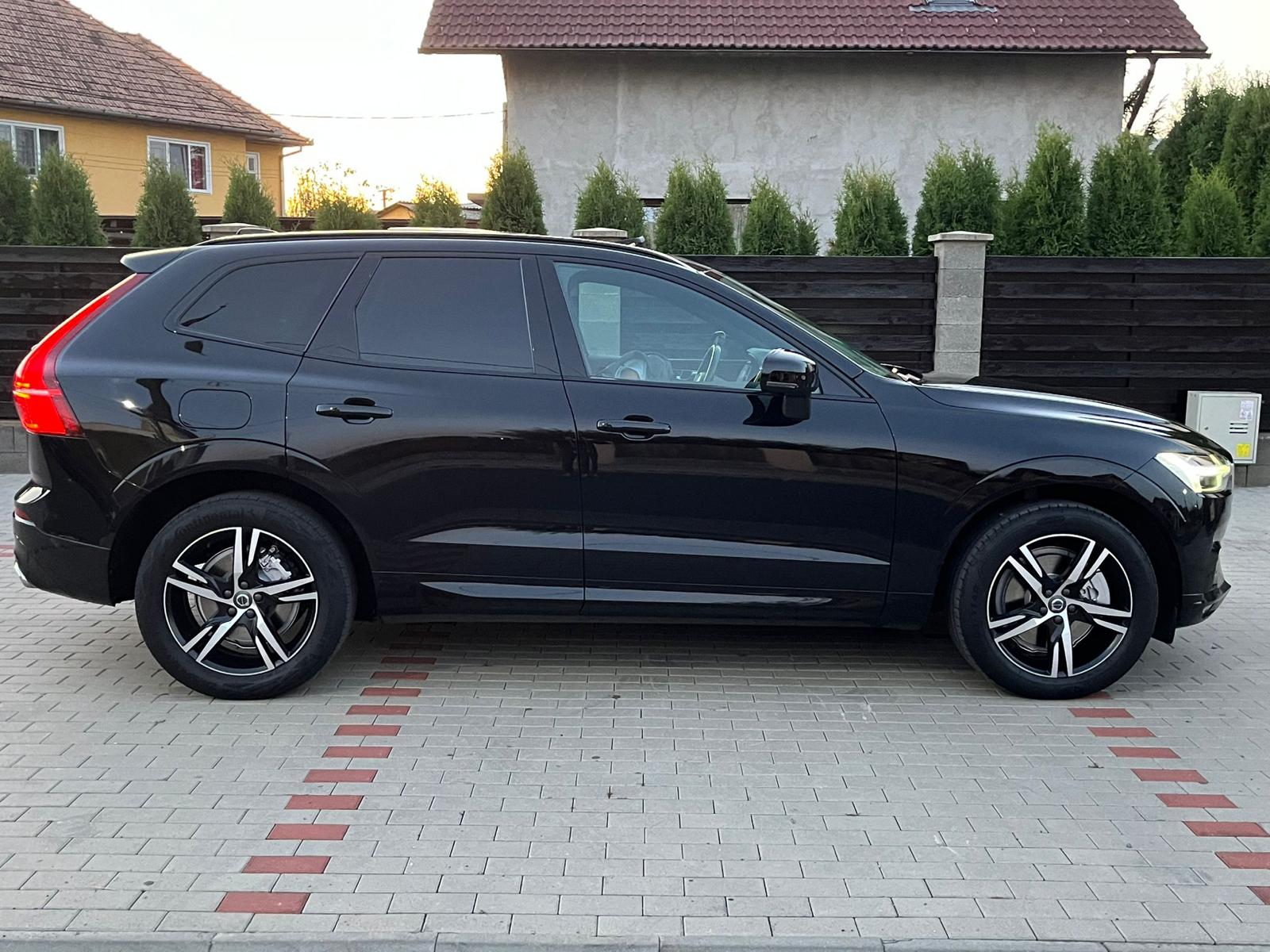 VOLVO XC 60 B4 R- Design AWD 197 Cp Automata 10.06.2020