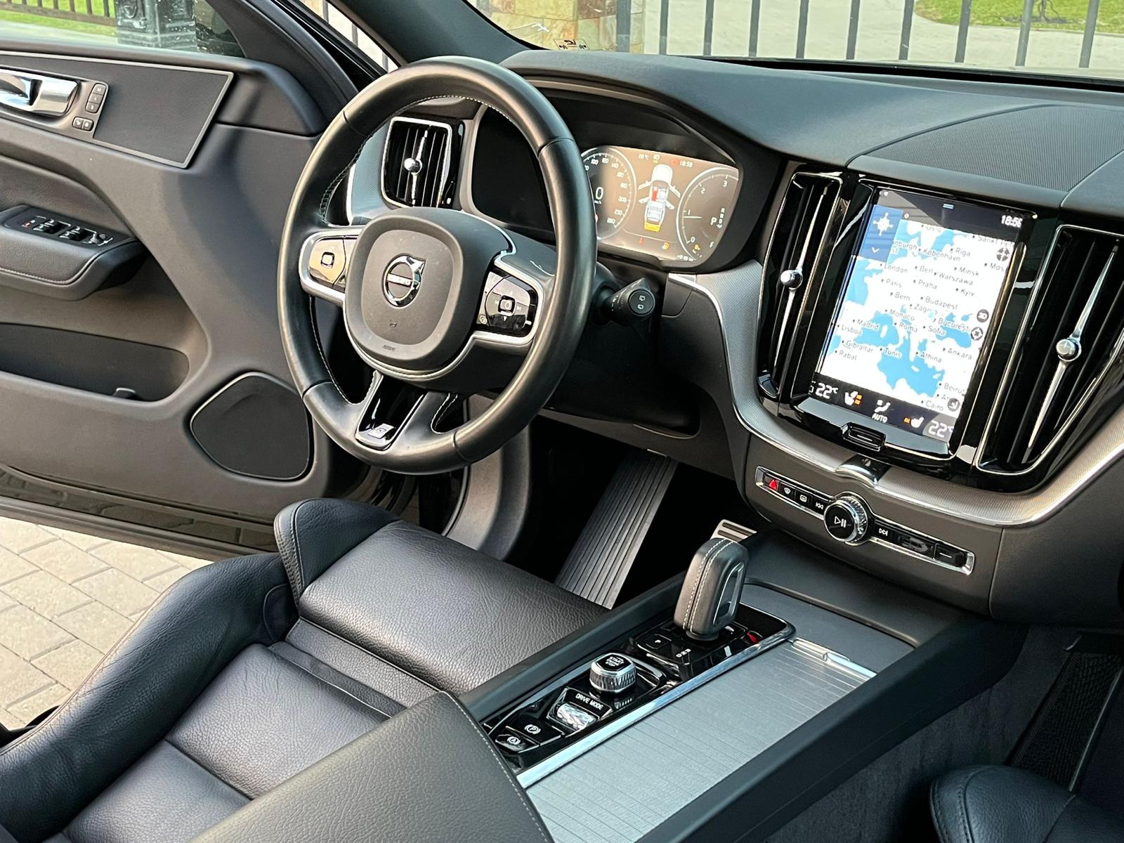 VOLVO XC 60 B4 R- Design AWD 197 Cp Automata 10.06.2020