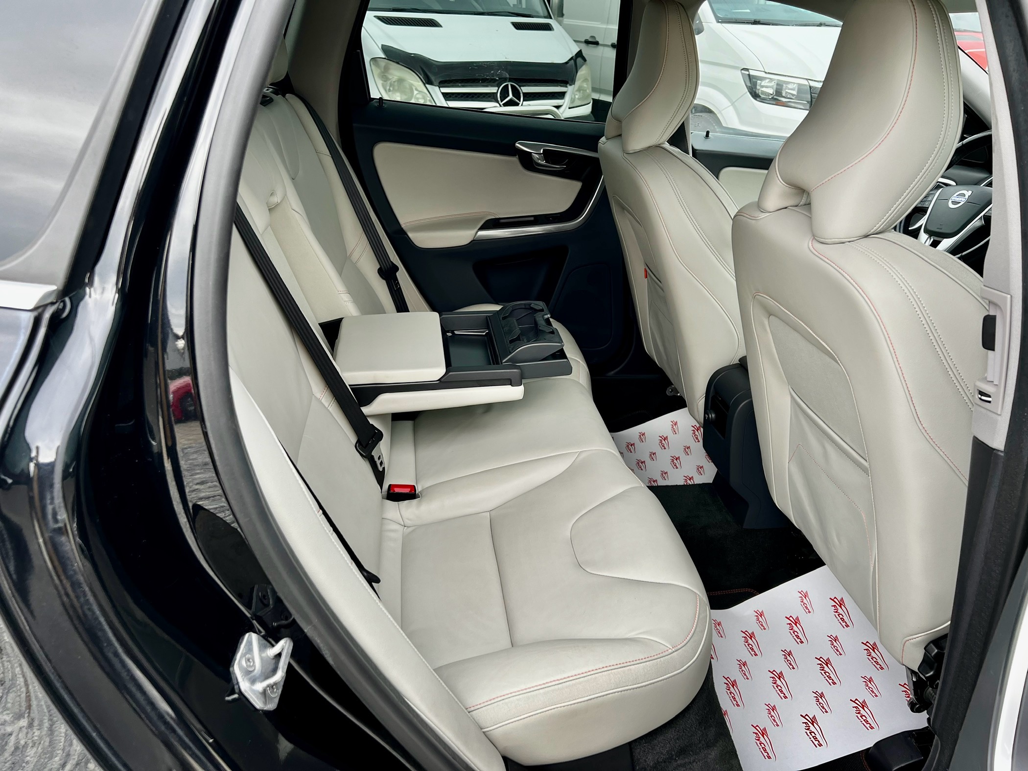 Volvo XC60 D4 Ocean Race – Diesel – Automatic – 181 hp