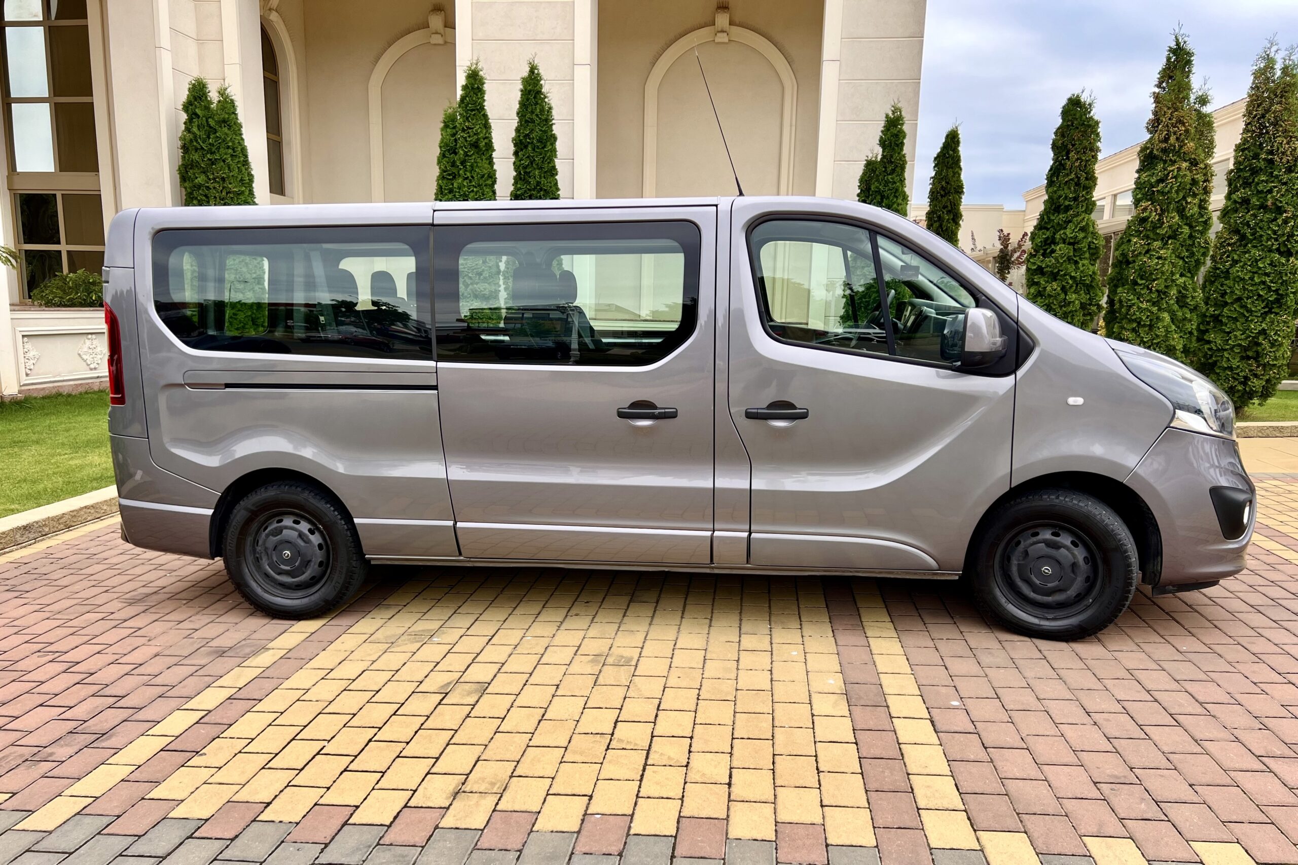 Opel Vivaro L2H1 1.6 CDTI / 8+1 / 26.01.2018